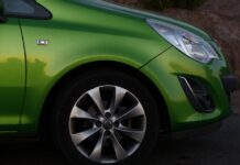 Ile pali Opel Corsa na 100 km?