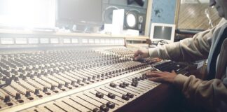 Czym zakleić tłumik?